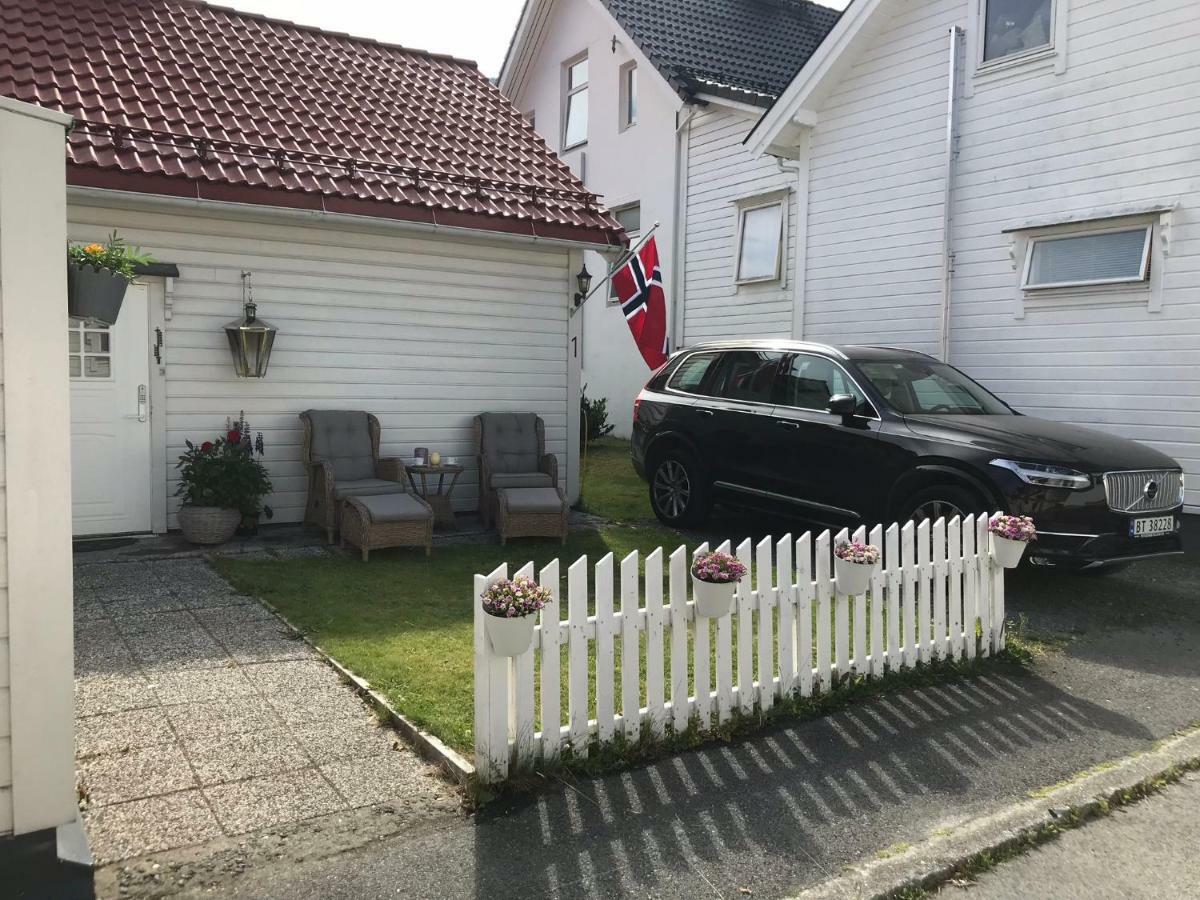 Koselig Landsbyhus I Nordfjord Nordfjordeid Buitenkant foto