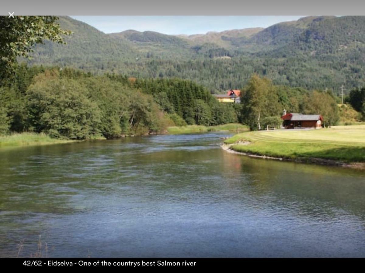 Koselig Landsbyhus I Nordfjord Nordfjordeid Buitenkant foto